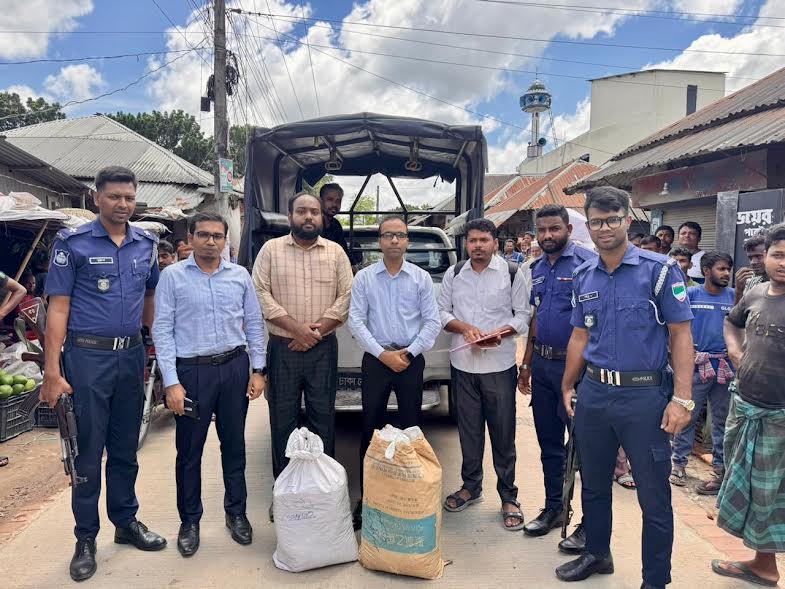 মাগুরায় দুই প্রতিষ্ঠানকে জরিমানা, পলিথিন জব্দ