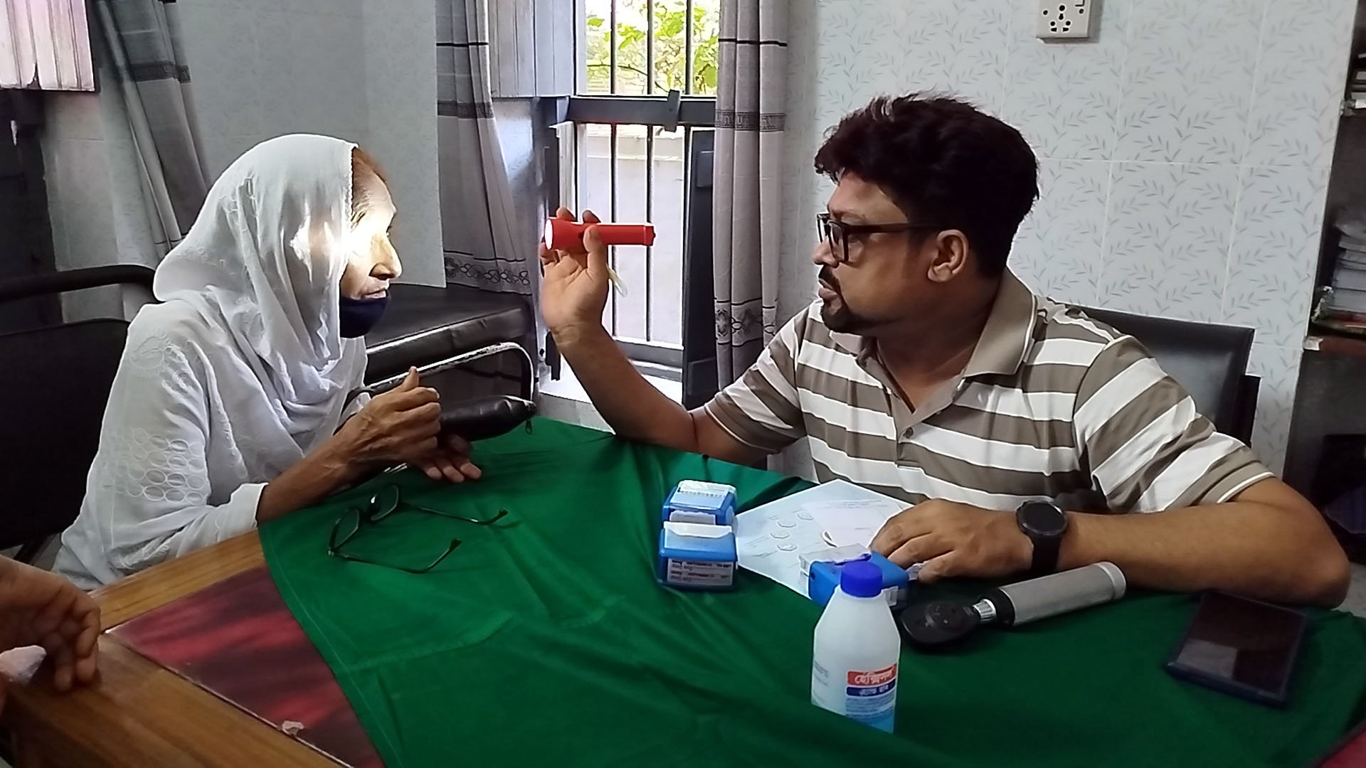 নড়াইলে বিনামূল্যে দেড় হাজার রোগীকে চক্ষু চিকিৎসা সেবা প্রদান