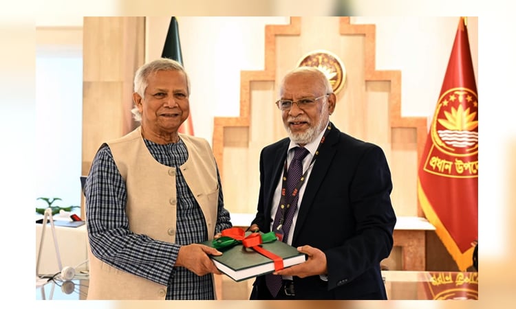 বঞ্চিত অবসরপ্রাপ্ত সরকারি কর্মকর্তাদের আবেদন পর্যালোচনা কমিটির ২য় প্রতিবেদন প্রধান উপদেষ্টার কাছে পেশ