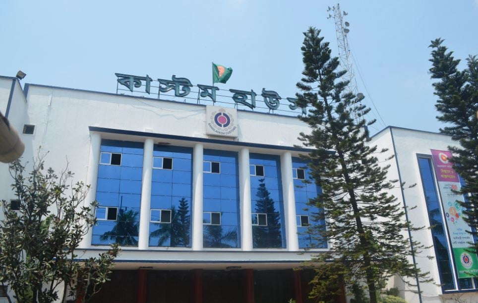 চট্টগ্রাম কাস্টমসের কঠোর নজরদারিতে ১১০ কোটি টাকার রাজস্ব ফাঁকি রোধ