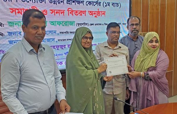 বগুড়ায় উদ্যোক্তা উন্নয়ন প্রশিক্ষণ কোর্সের সমাপনী