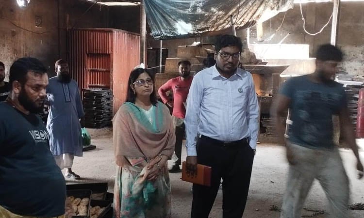 মুন্সীগঞ্জে বেকারির মালিককে জরিমানা