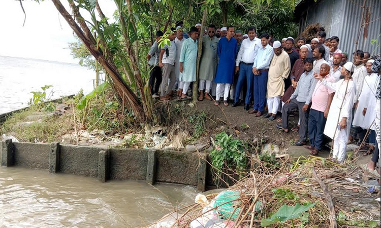 চাঁদপুরে মেঘনার ভাঙ্গন আতঙ্কে উপকূলীয় বাসিন্দারা