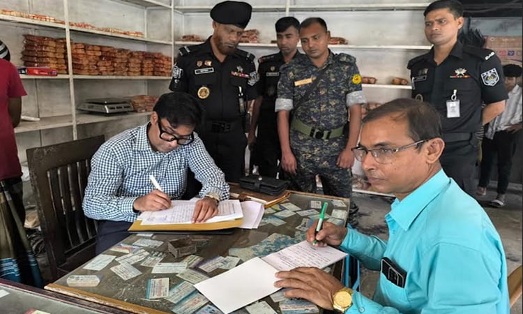 কিশোরগঞ্জে অনিয়মের দায়ে খাদ্য উৎপাদনকারি প্রতিষ্ঠানকে ৫ লাখ টাকা জরিমানা   