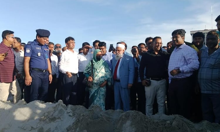 নীলফামারীতে চীনের উপহারের হাসপাতালের প্রস্তাবিত স্থান পরিদর্শন স্বাস্থ্য উপদেষ্টার