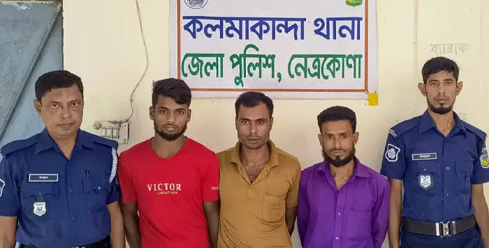 নেত্রকোনার মহাদেও নদ থেকে বালু উত্তোলনের দায়ে তিনজনের কারাদণ্ড