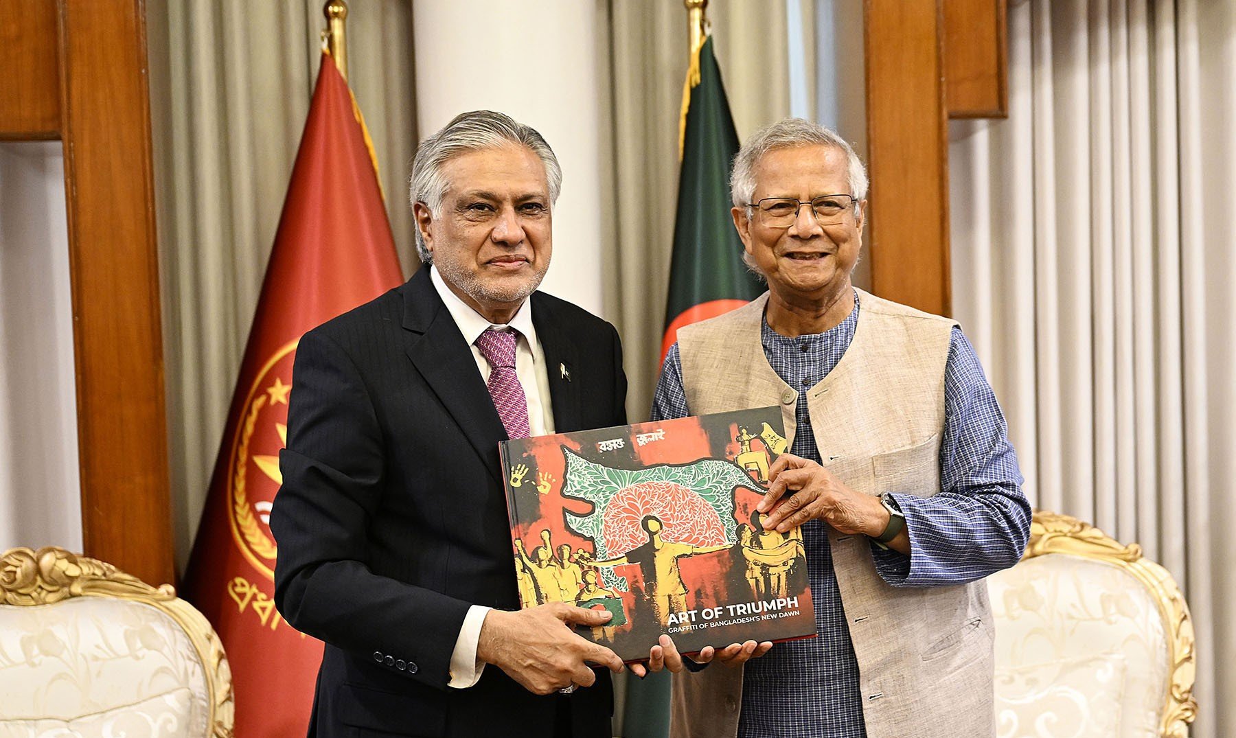 প্রধান উপদেষ্টার সঙ্গে পাকিস্তানের উপ-প্রধানমন্ত্রী ও পররাষ্ট্রমন্ত্রী ইসহাক দারের সাক্ষাৎ