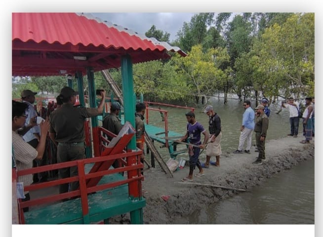 সাতক্ষীরার সুন্দরবন সংলগ্ন নদীর চরের অবৈধ রিসোর্টটি উচ্ছেদ করলো প্রশাসন