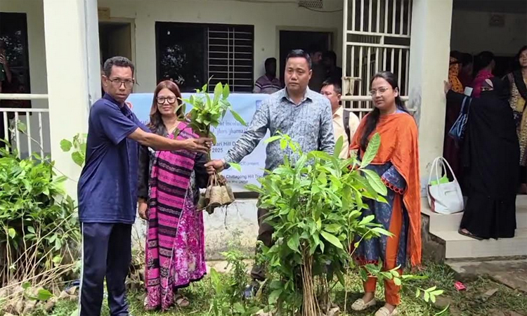 খাগড়াছড়িতে পরিবেশের ভারসাম্য রক্ষায় কাজ করছে নারী ও যুব সমাজ 