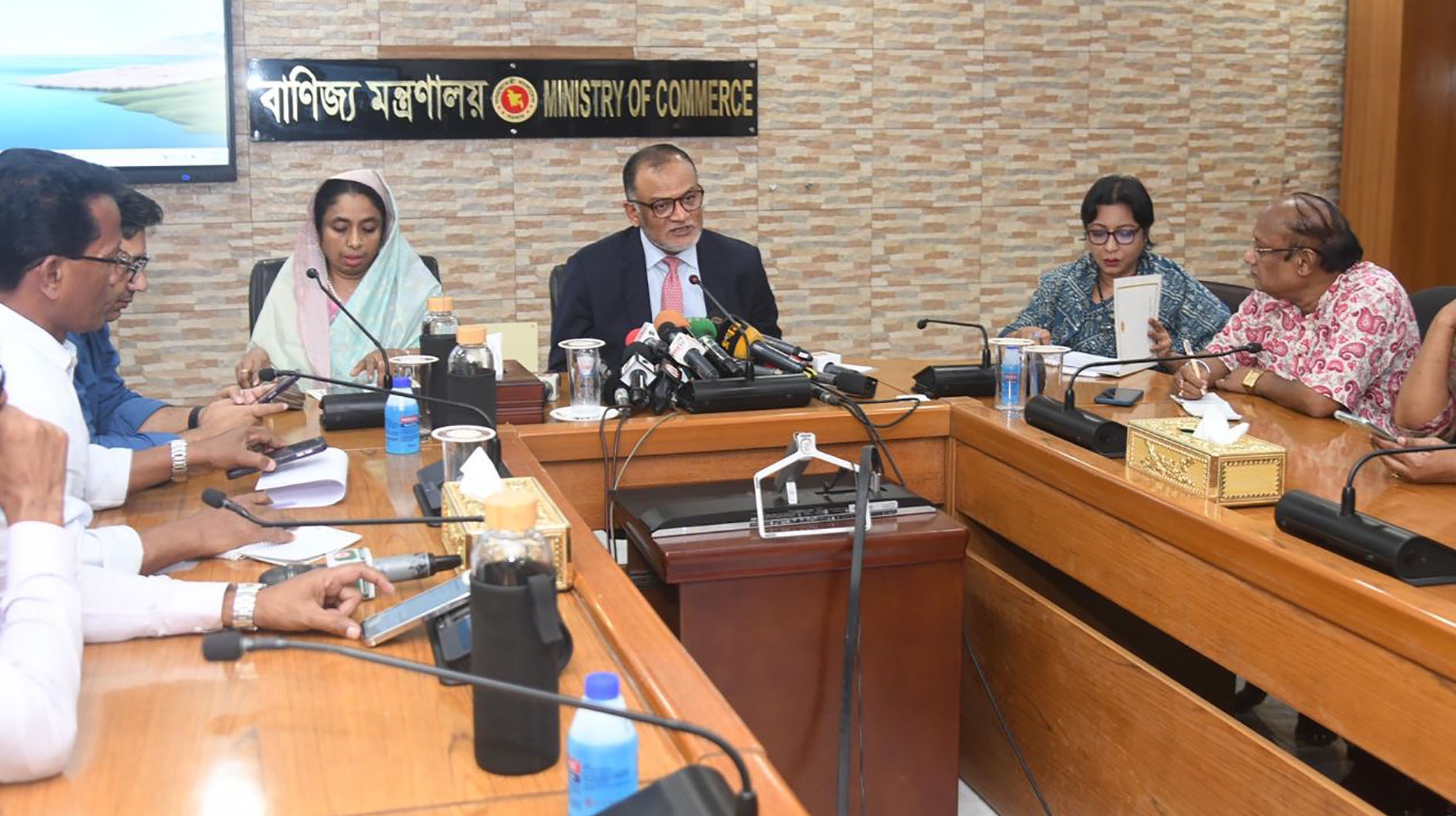 এয়ার টিকিটের অস্বাভাবিক মূল্য বৃদ্ধি নিয়ন্ত্রণে সরকার পদক্ষেপ নিয়েছে : বেসামরিক বিমান পরিবহন উপদেষ্টা