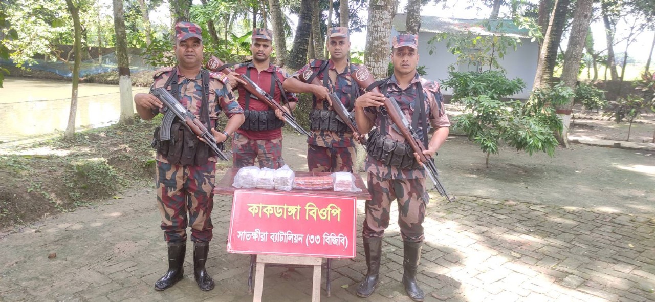 সাতক্ষীরা সীমান্তে ভারতীয় শাড়ি,ওষুধ জব্দ