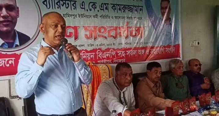 পার্বতীপুরে যুক্তরাজ্য বিএনপির সহ-সভাপতি কামরুজ্জামানের গণসংযোগ