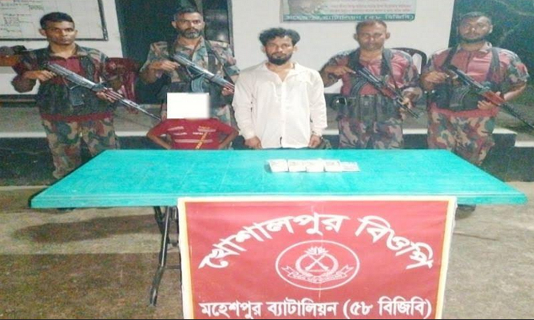 মহেশপুর সীমান্তে ৫ লাখ ভারতীয় জাল রুপিসহ দুই বাংলাদেশি আটক