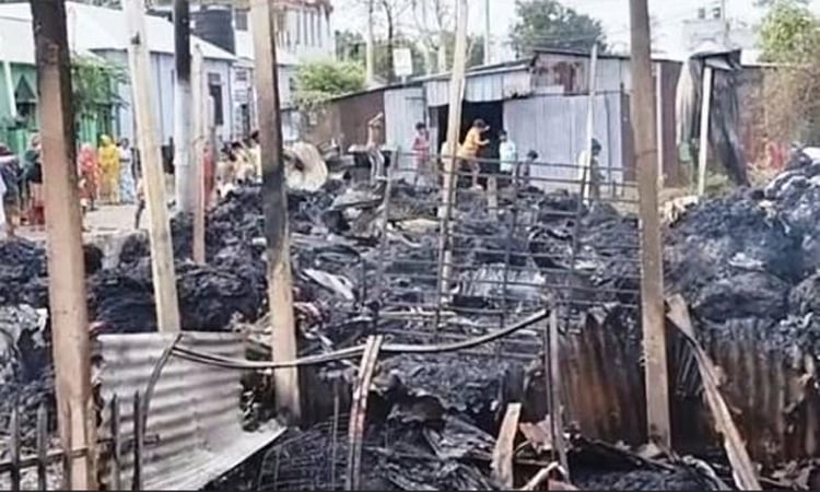 গাজীপুরে অগ্নিকাণ্ডে ৯টি দোকান পুড়ে ছাই 