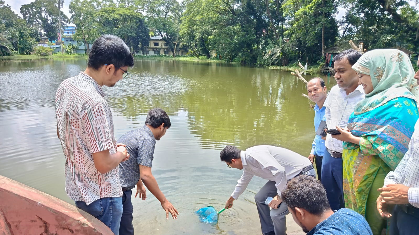 বোয়ালখালীতে ৩২টি পুকুরে মাছের পোনা অবমুক্ত