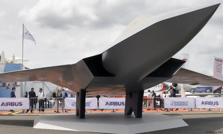 জেট প্রকল্প নিয়ে ফ্রান্সের ওপর চাপ বাড়ালেন জার্মান প্রতিরক্ষামন্ত্রী