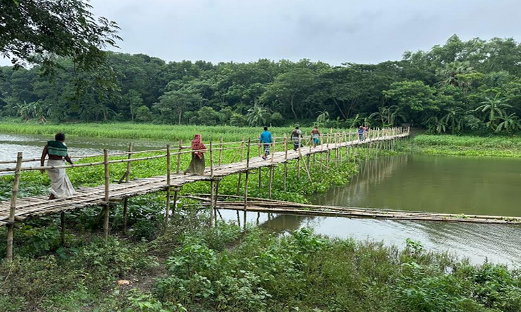ফরিদপুরের সালথায় কুমার নদের ওপর সেতু না থাকায় দুর্ভোগে কয়েক লাখ মানুষ