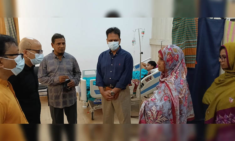 বুয়েট শিক্ষার্থী শাদিদের চিকিৎসার খোঁজখবর নিলেন প্রধান উপদেষ্টার দুই প্রতিনিধি