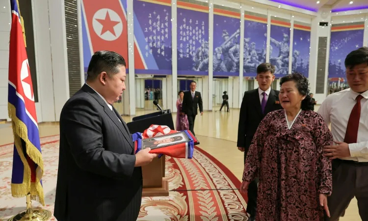 রাশিয়ার পক্ষে ইউক্রেন যুদ্ধে নিহত সেনাদের পরিবারকে সমবেদনা জানালেন কিম: কেসিএনএ