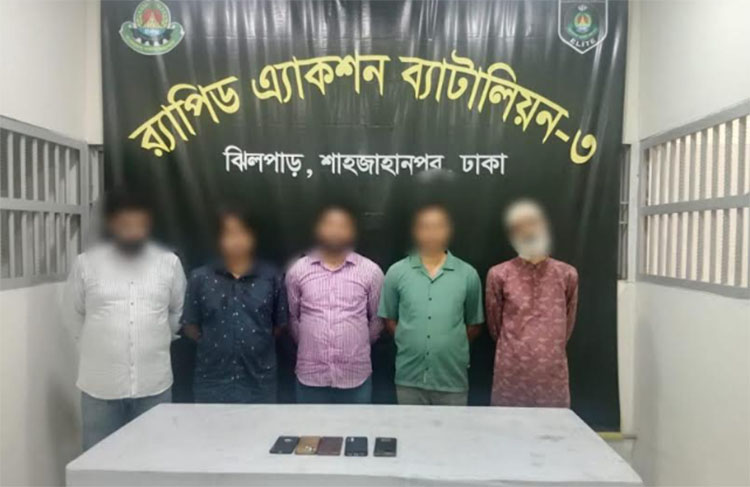 পল্টনে ডিবি পরিচয়ে ডাকাতি: কনস্টেবলসহ গ্রেফতার ৬
