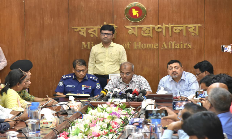 জাতির বৃহত্তর স্বার্থে রাজনৈতিক দলগুলোকে ঐক্যবদ্ধ থাকতে হবে : স্বরাষ্ট্র উপদেষ্টা
