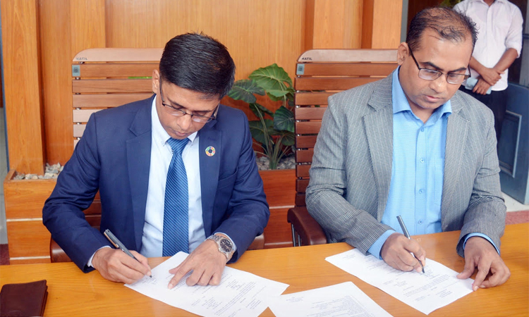 খুলনার জেলা প্রশাসক হিসেবে তৌফিকুর রহমানের দায়িত্ব গ্রহণ