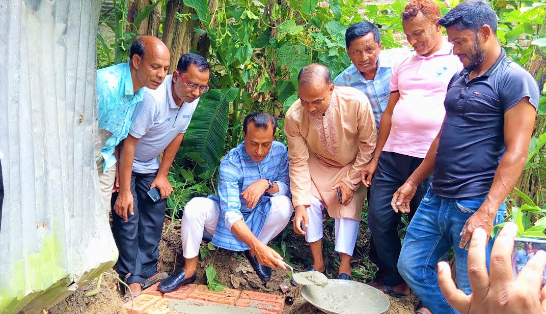নওগাঁয় ১৩০ বছর বয়সী তফের আলির পাশে তারেক রহমান