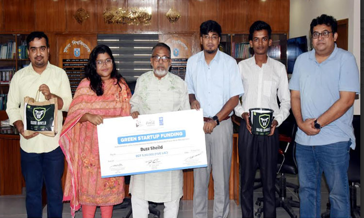 মশার কয়েলের বিকল্প ‘বাজ শিল্ড’ উদ্ভাবন করে সেরা দশে খুবি
