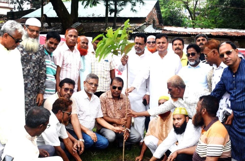 বিএনপির ৪৭তম প্রতিষ্ঠাবার্ষিকী উপলক্ষে বগুড়ায় বৃক্ষরোপণ