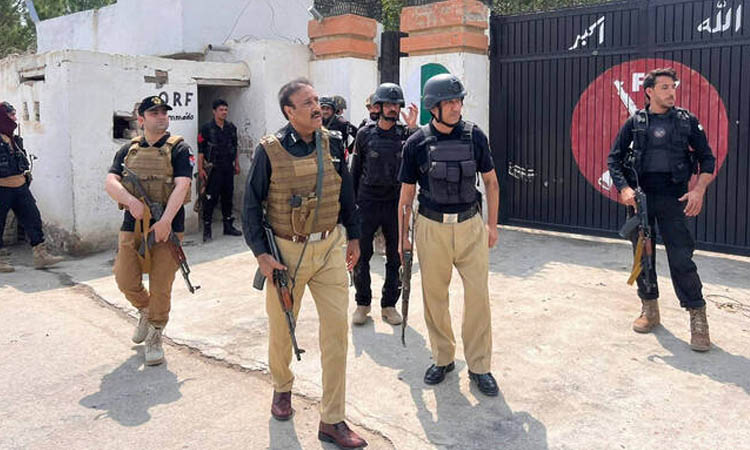 পাকিস্তানের সীমান্ত অঞ্চলে বন্দুকধারীদের গুলিতে নিহত ৬