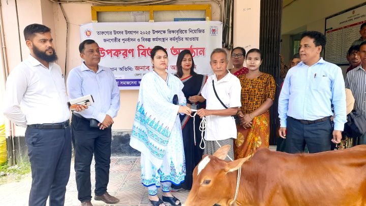 বান্দরবানে বিকল্প কর্মসংস্থানের লক্ষ্যে উপকরণ বিতরণ