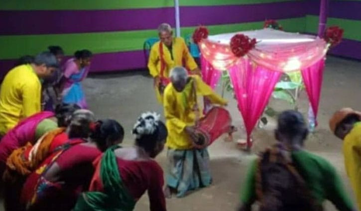 দিনাজপুরে আদিবাসী সাঁওতালদের ডালপূজা উৎসব 