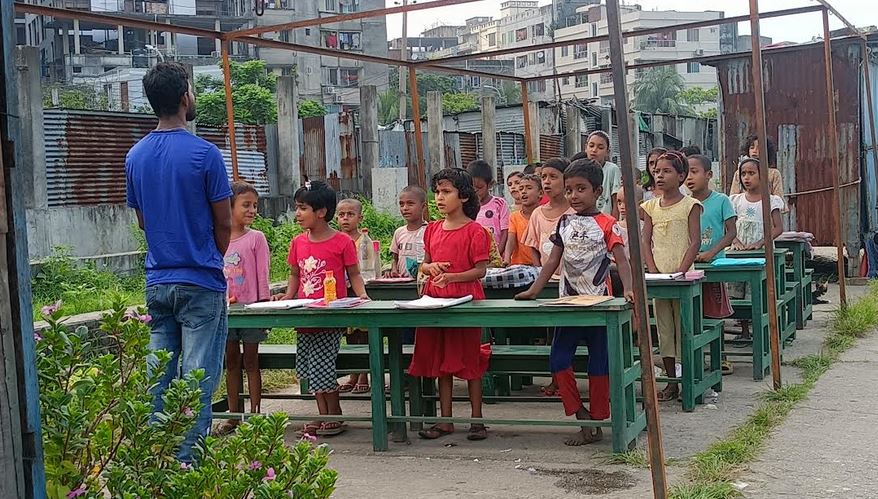 এক দশক ধরে পথশিশুদের জ্ঞানের আলো ছড়াচ্ছে শুভ