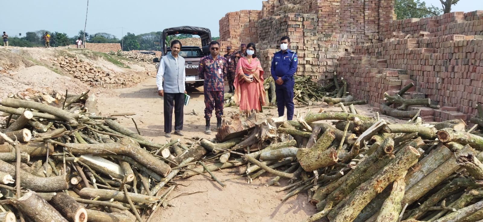 সাতক্ষীরায় দুই ইটভাটা মালিককে জরিমানা