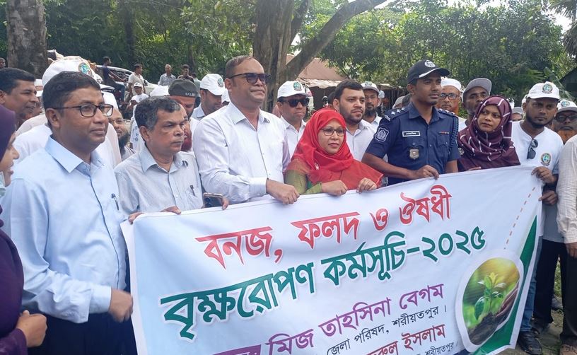 শরীয়তপুরে জেলা পরিষদের উদ্যোগে বৃক্ষরোপণ