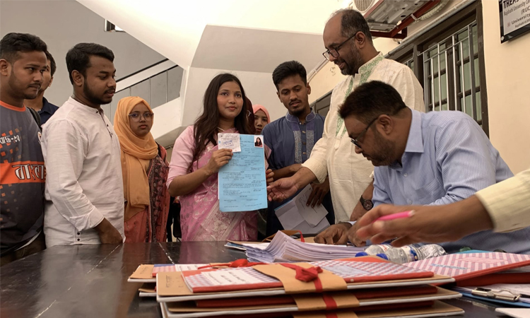 রাকসু নির্বাচনে ২৩ পদে মনোনয়নপত্র তুলেছেন ৩৯৫ জন