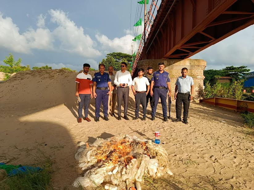 কর্ণফুলী নদী থেকে নিষিদ্ধ জাল জব্দ