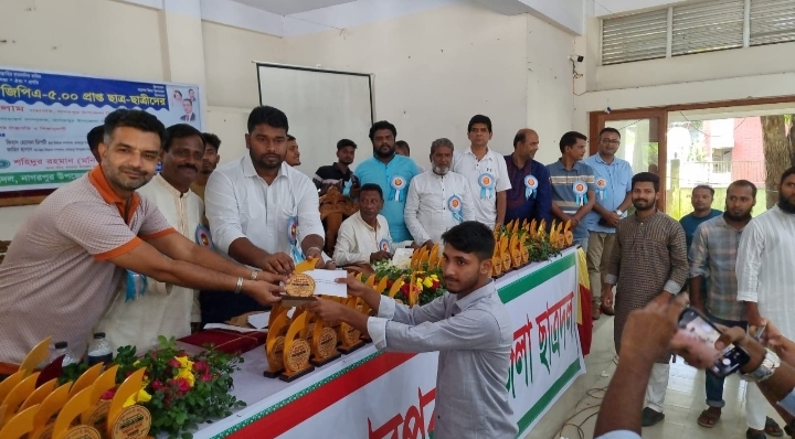 টাঙ্গাইলে কৃতী শিক্ষার্থীদের সংবর্ধনা