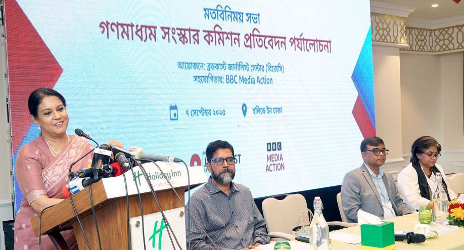 জাতীয় স্বার্থে বস্তুনিষ্ঠ ও জবাবদিহিমূলক গণমাধ্যম অপরিহার্য : পরিবেশ উপদেষ্টা