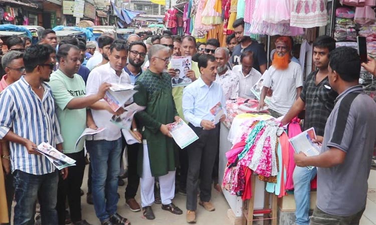 নওগাঁয় বিএনপির ৩১ দফার লিফলেট বিতরণ
