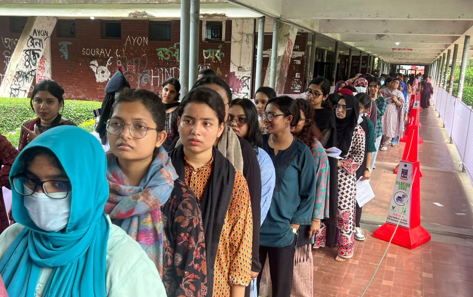 যথা সময়ে শুরু হয়েছে ডাকসু ভোট গ্রহণ কার্যক্রম