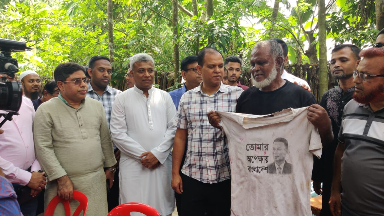 ভ্যানচালক মোস্তফা শেখের দায়িত্ব নিলেন তারেক রহমান