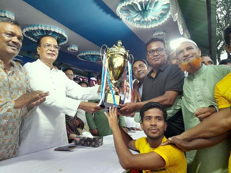 লালমনিরহাটে বিএনপি আয়োজিত ফুটবল টুর্নামেন্টের ফাইনাল খেলা অনুষ্ঠিত