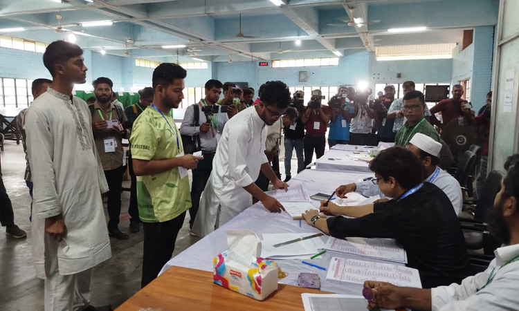 জাকসু নির্বাচনে ভোটগ্রহণ শুরু