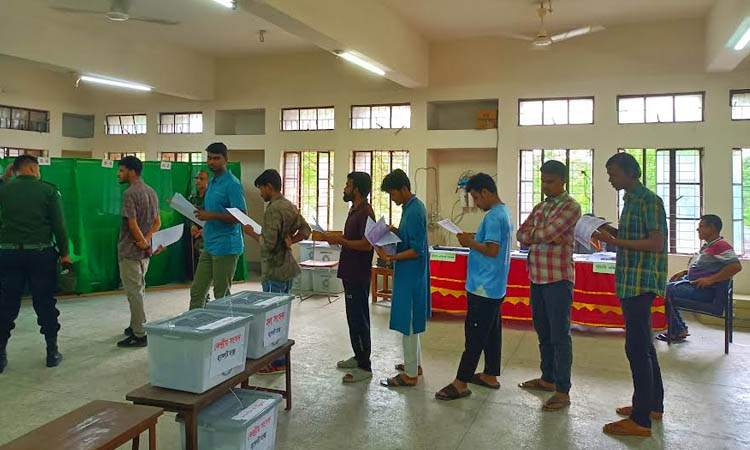 জাকসু’র ভোট গ্রহণ শেষ, ফলাফলের অপেক্ষা