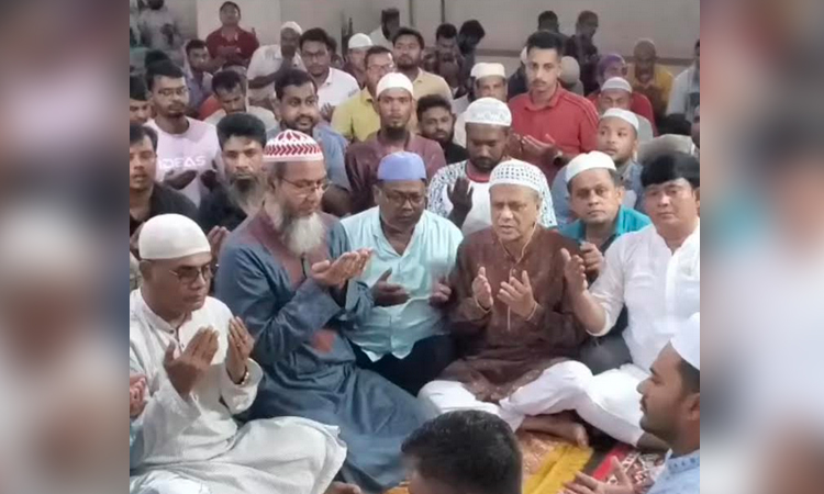 খালেদা জিয়ার সুস্থতা কামনায় বগুড়ায় দোয়া মাহফিল