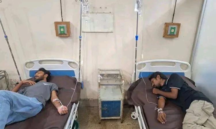 টানা অনশনে অসুস্থ চবি’র ৪ শিক্ষার্থী হাসপাতালে