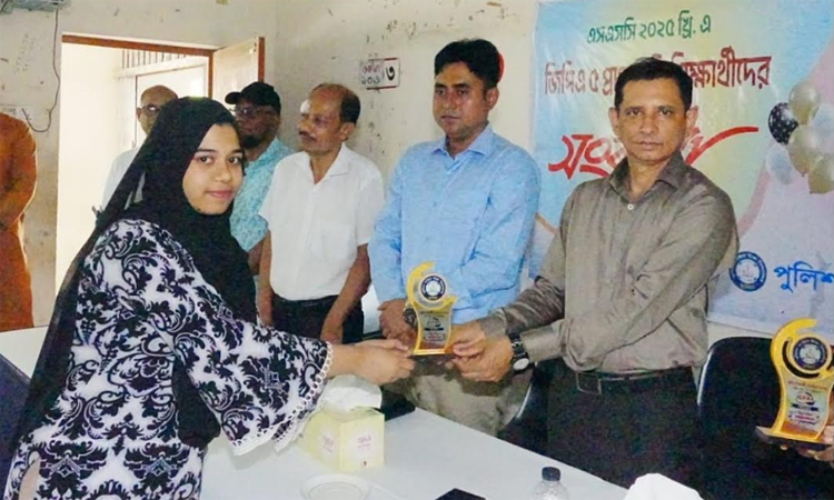 কুমিল্লা এসএসসি পরীক্ষায় জিপিএ-৫ প্রাপ্ত শিক্ষার্থীদের সংবর্ধনা