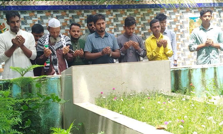 সাতক্ষীরায় শহীদ পরিবারের সাথে সাক্ষাৎ করেছেন ছাত্র প্রতিনিধিরা 