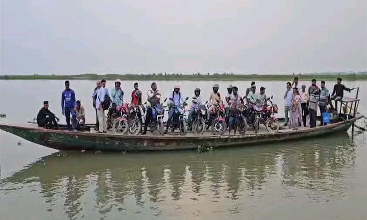 নেত্রকোনায় ধনু নদে স্পিডবোট ডুবির ঘটনায় চার জনের মৃতদেহ উদ্ধার